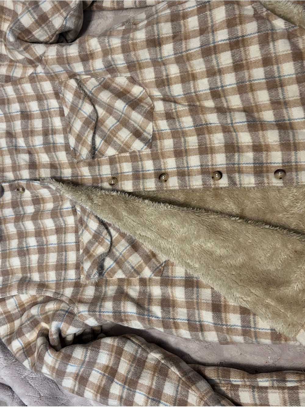 Woman’s Shacket - Picture 4 of 4